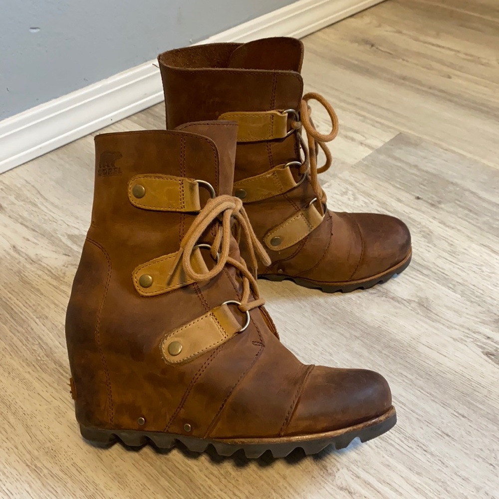 Sorel Joan of Arctic brown boots